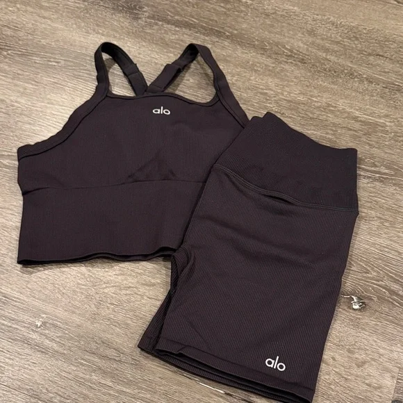 ALO Yoga Black Tank & Shorts Set - Picture 1 of 1